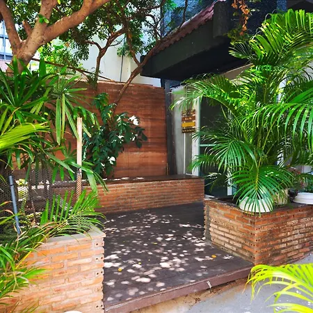 Homey Stay And Cafe By Hematoa